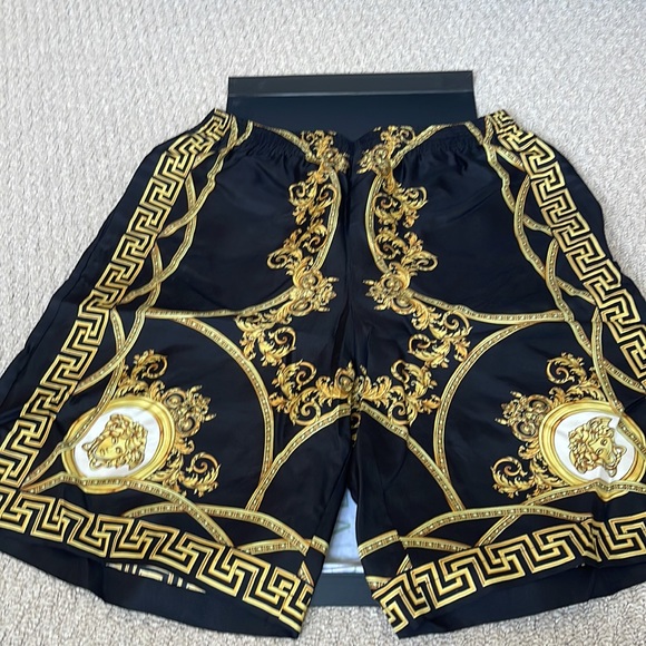 Versace shorts - Picture 2 of 3
